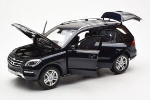 Mercedes M-Class W166 Tansanite Modrý Metalíza Minichamps 1:18 B66960065 Kov – obrázek 2 z 8