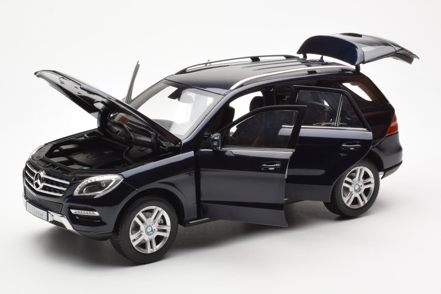 Mercedes M-Class W166 Tansanite Modrý Metalíza Minichamps 1:18 B66960065 Kov – obrázek 2 z 8
