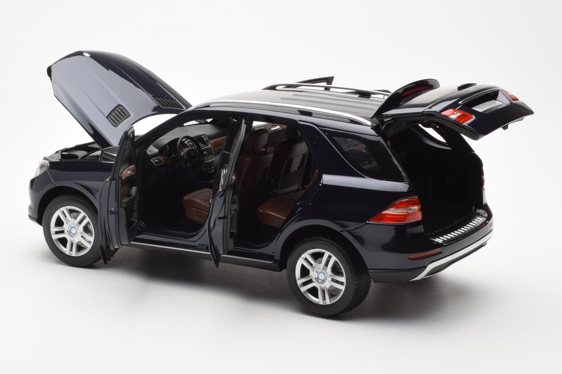 Mercedes M-Class W166 Tansanite Modrý Metalíza Minichamps 1:18 B66960065 Kov – obrázek 5 z 8