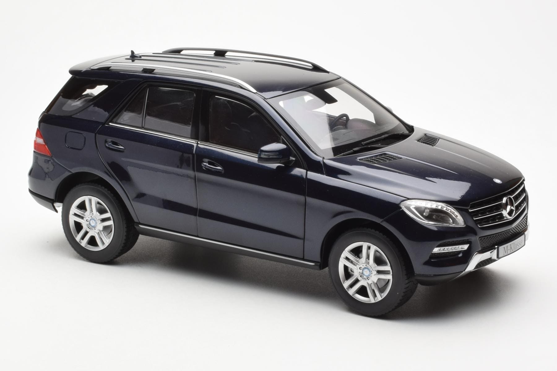 Mercedes M-Class W166 Tansanite Modrý Metalíza Minichamps 1:18 B66960065 Kov – obrázek 6 z 8