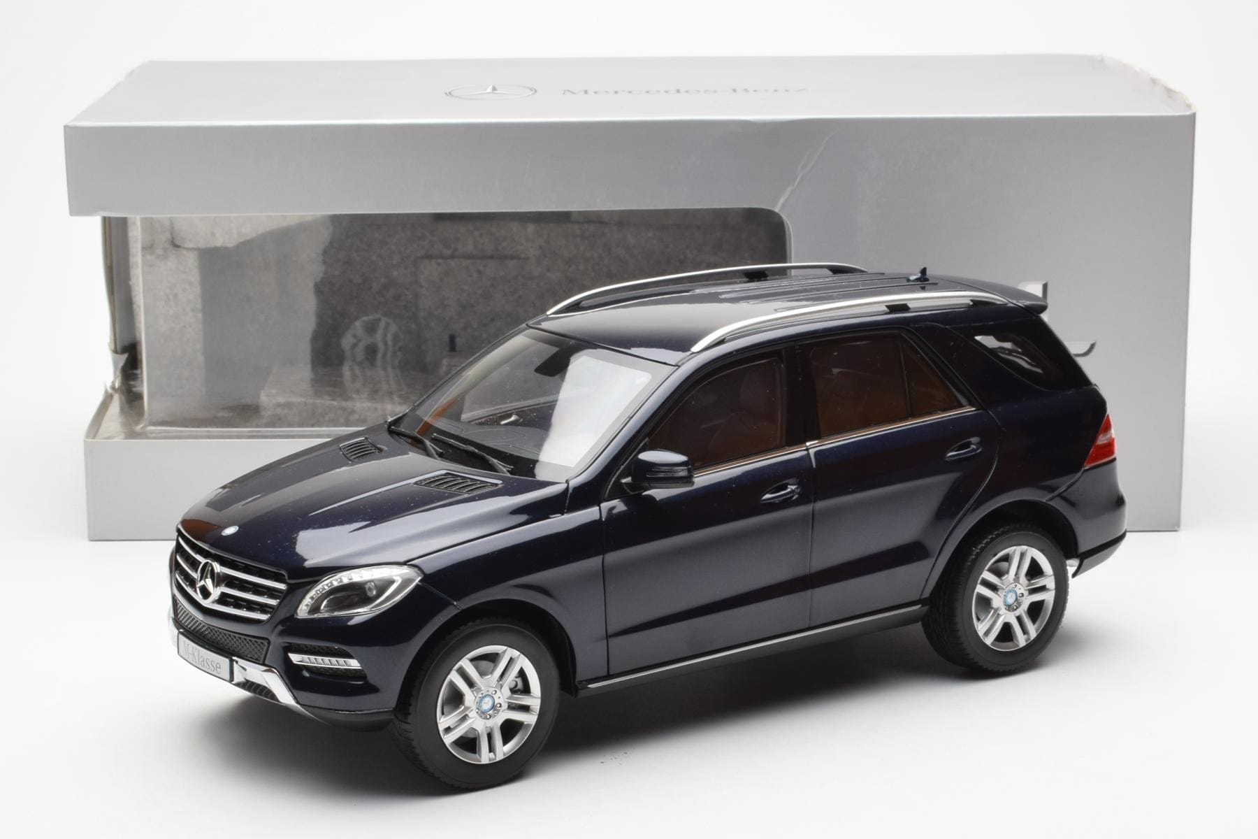 Mercedes M-Class W166 Tansanite Modrý Metalíza Minichamps 1:18 B66960065 Kov – obrázek 8 z 8