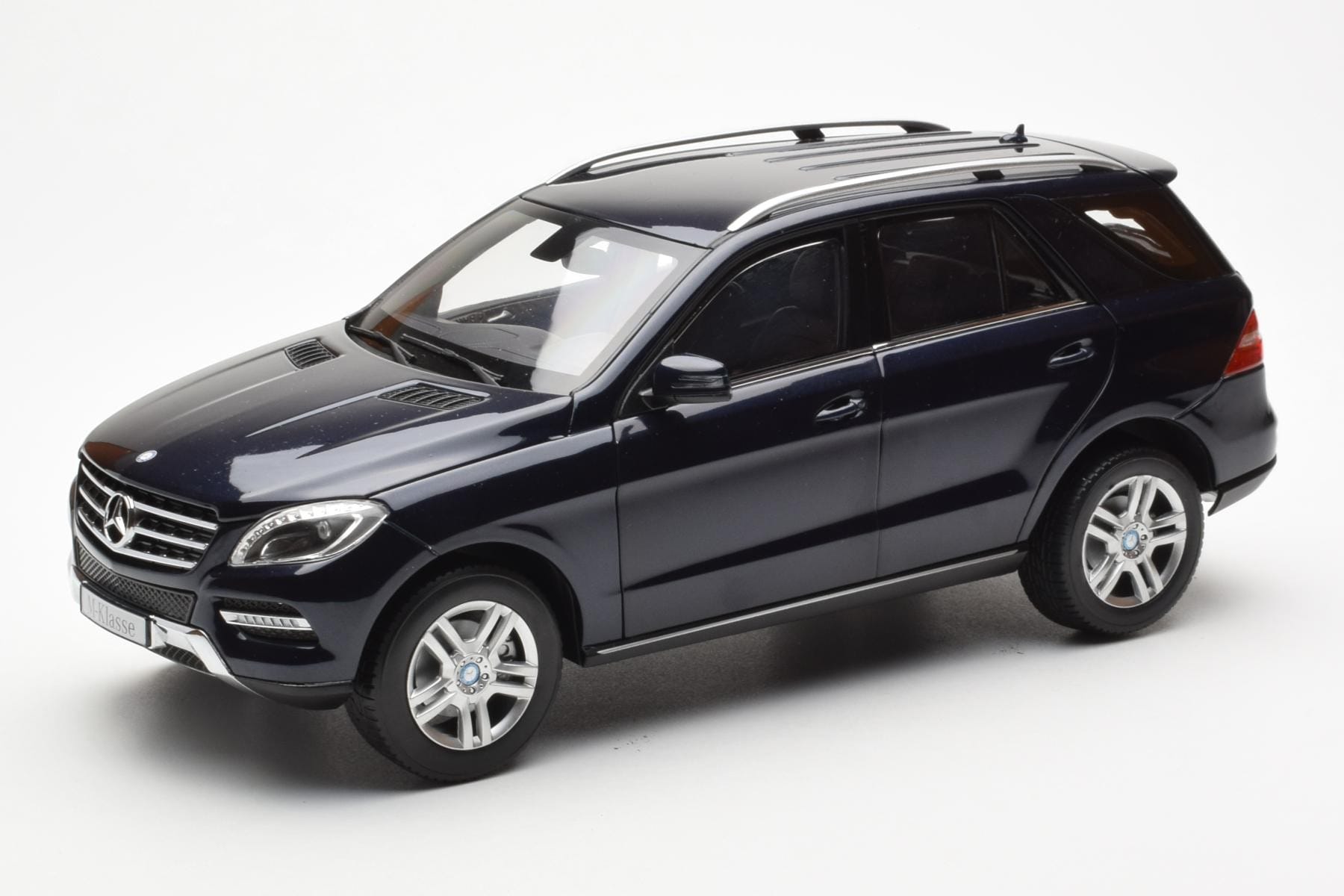 Mercedes M-Class W166 Tansanite Modrý Metalíza Minichamps 1:18 B66960065 Kov