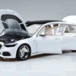 Mercedes Maybach S600 W222 V12 Biturbo Diamond Bílý Almost Real 1:18 - image 2 of 11