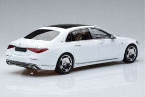 Mercedes Maybach S600 W222 V12 Biturbo Diamond Bílý Almost Real 1:18 820116 Kov – obrázek 3 z 11