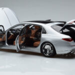 Mercedes Maybach S600 W222 V12 Biturbo Hightech Stříbrný Almost Real 1:18 - image 8 of 12