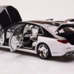 Mercedes Maybach S680 W223 Obsidian Černý Diamond Bílý Almost Real 1:18 - image 4 of 7