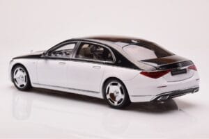 Mercedes Maybach S680 W223 Obsidian Černý Diamond Bílý Almost Real 1:18 820121 Kov – obrázek 6 z 7