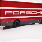 Mercedes O317 Porsche Transporter Červený CMR 1:18 - image 2 of 12