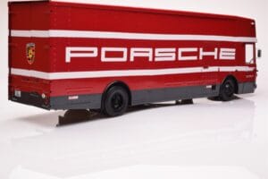 Mercedes O317 Porsche Transporter Červený CMR 1:18 CMR149 Kov – obrázek 2 z 12