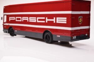 Mercedes O317 Porsche Transporter Červený CMR 1:18 CMR149 Kov – obrázek 3 z 12