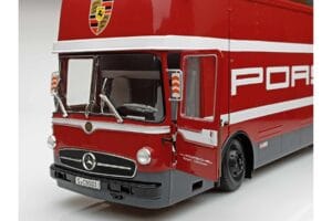 Mercedes O317 Porsche Transporter Červený CMR 1:18 CMR149 Kov – obrázek 4 z 12