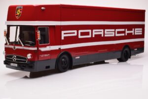Mercedes O317 Porsche Transporter Červený CMR 1:18