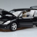 Mercedes R-Class W251 Obsidian Černý Minichamps 1:18 B66962325 Kov - image 2 of 7
