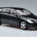 Mercedes R-Class W251 Obsidian Černý Minichamps 1:18 B66962325 Kov - image 5 of 7