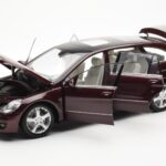 Mercedes R-Class W251 Červený Metalíza Minichamps 1:18 - image 2 of 8