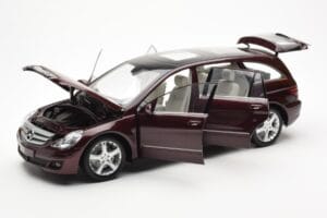 Mercedes R-Class W251 Červený Metalíza Minichamps 1:18 150034602 Kov – obrázek 2 z 8