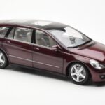 Mercedes R-Class W251 Červený Metalíza Minichamps 1:18 - image 6 of 8
