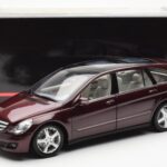 Mercedes R-Class W251 Červený Metalíza Minichamps 1:18 - image 8 of 8