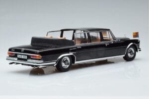 Mercedes 600 Pullman W100 Landaulet Queen Elizabeth II KK-Scale 1:18 KKDC181185 Kov – obrázek 2 z 6