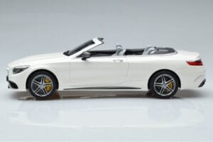 Mercedes AMG S63 A217 Kabriolet Diamond Bílý GT Spirit 1:18 B66965712 Pryskyřice – obrázek 3 z 6