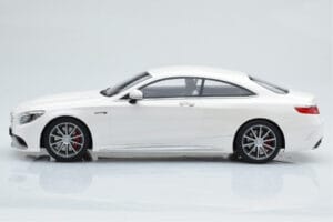 Mercedes AMG S63 C217 Coupe Bílý GT Spirit 1:18 B66960372 Pryskyřice – obrázek 3 z 6