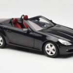 Mercedes SLK R171 Obsidian Černý Metallic Minichamps 1:18 B66962319 - image 7 of 9