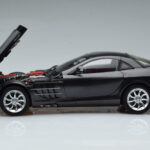Mercedes SLR McLaren Černý CMC 1:18 - image 4 of 10