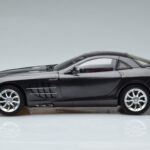 Mercedes SLR McLaren Černý CMC 1:18 - image 5 of 10