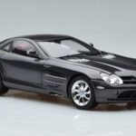Mercedes SLR McLaren Černý CMC 1:18 - image 6 of 10