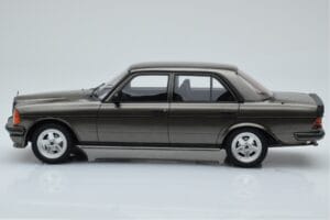 Mercedes W123 AMG 280 Šedý Otto 1:18 OT750 Pryskyřice – obrázek 3 z 6
