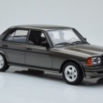 Mercedes W123 AMG 280 Šedý Otto 1:18 - image 4 of 6