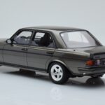 Mercedes W123 AMG 280 Šedý Otto 1:18 - image 5 of 6