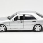 Mercedes C36 AMG W202 Stříbrný UT Models 1:18 - image 3 of 6
