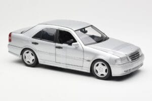 Mercedes C36 AMG W202 Stříbrný UT Models 1:18 180035000 Kov – obrázek 4 z 6