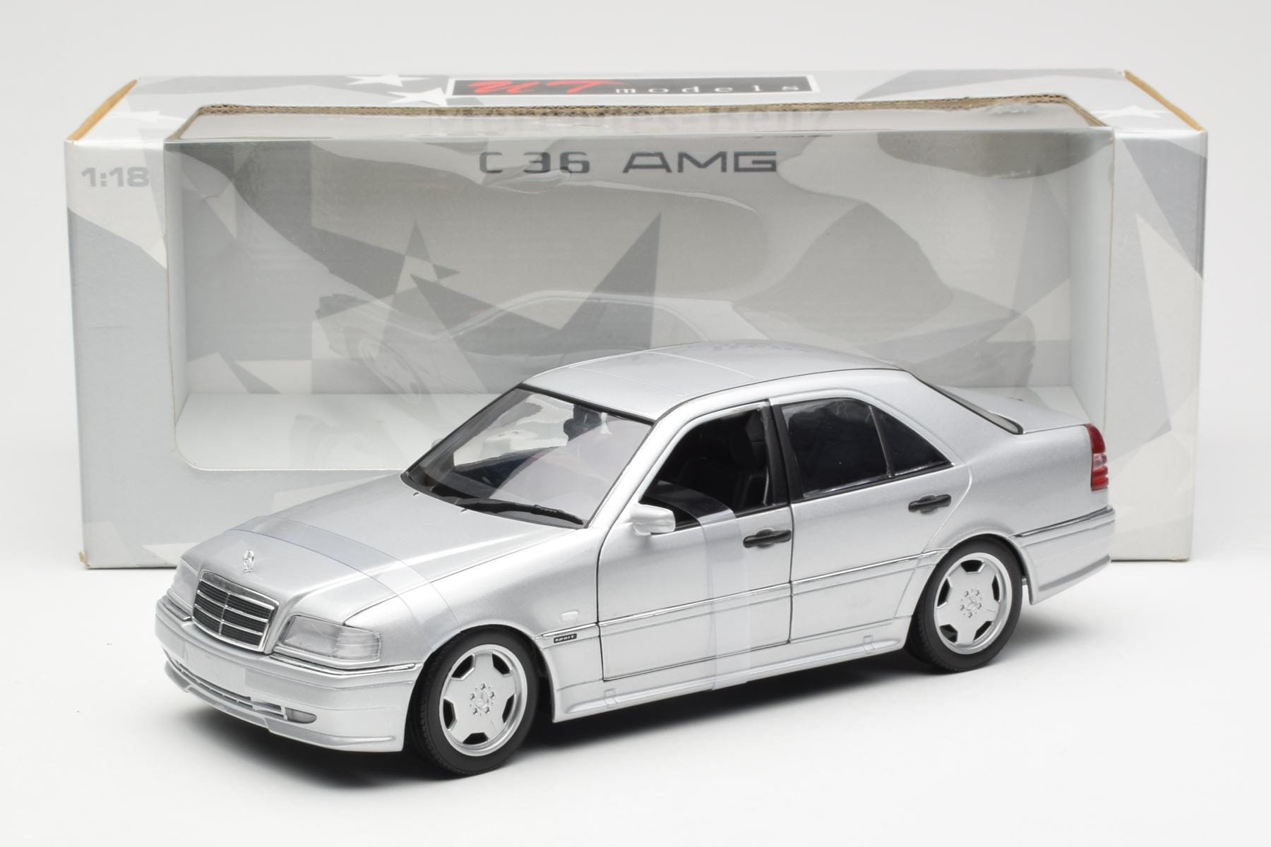 Mercedes C36 AMG W202 Stříbrný UT Models 1:18 180035000 Kov – obrázek 6 z 6