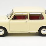Morris Mini Minor Bílý Kyosho 1:18 08964W - image 4 of 8