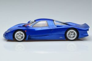Nissan R390 GT1 Road Car GT Spirit 1:18 GT403 Pryskyřice – obrázek 3 z 6