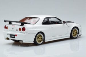 Nissan Skyline GT-R R34 Nismo Z-Tune Bílý MotorHelix 1:18 M83407 Kov – obrázek 3 z 11
