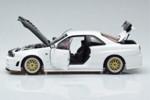 Nissan Skyline GT-R R34 Nismo Z-Tune Bílý MotorHelix 1:18 M83407 Kov – obrázek 4 z 11