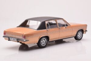 Opel Diplomat B Béžový Metalický MCG 1:18 MCG18335 Kov – obrázek 2 z 6