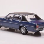 Opel Diplomat B Tmavě Modrý Metalický MCG 1:18 - image 5 of 6