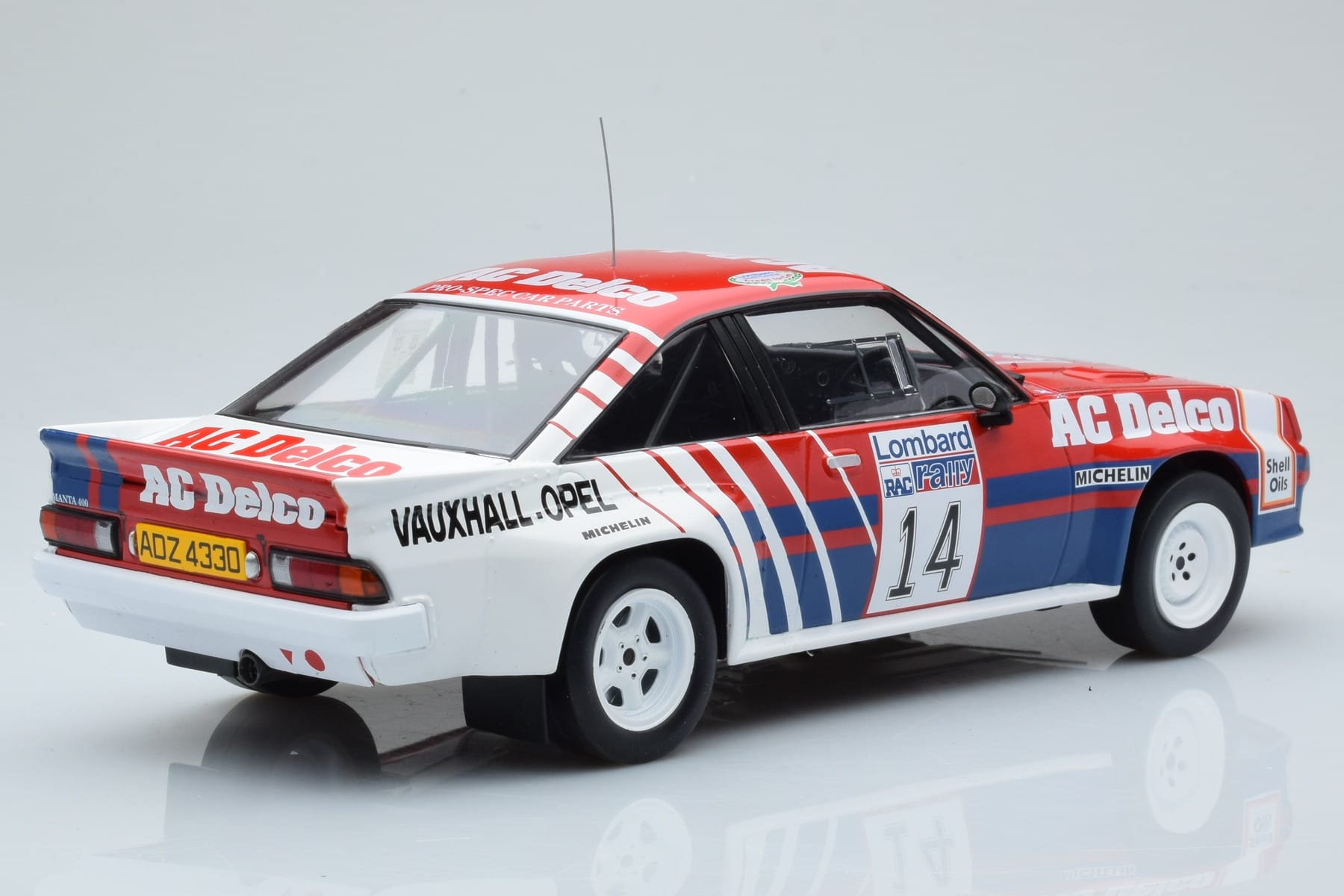 Opel Manta 400 #14 J. McRae / I. Grindrod RAC Rally 1985 IXO 1:18 18RMC098 Kov – obrázek 2 z 6