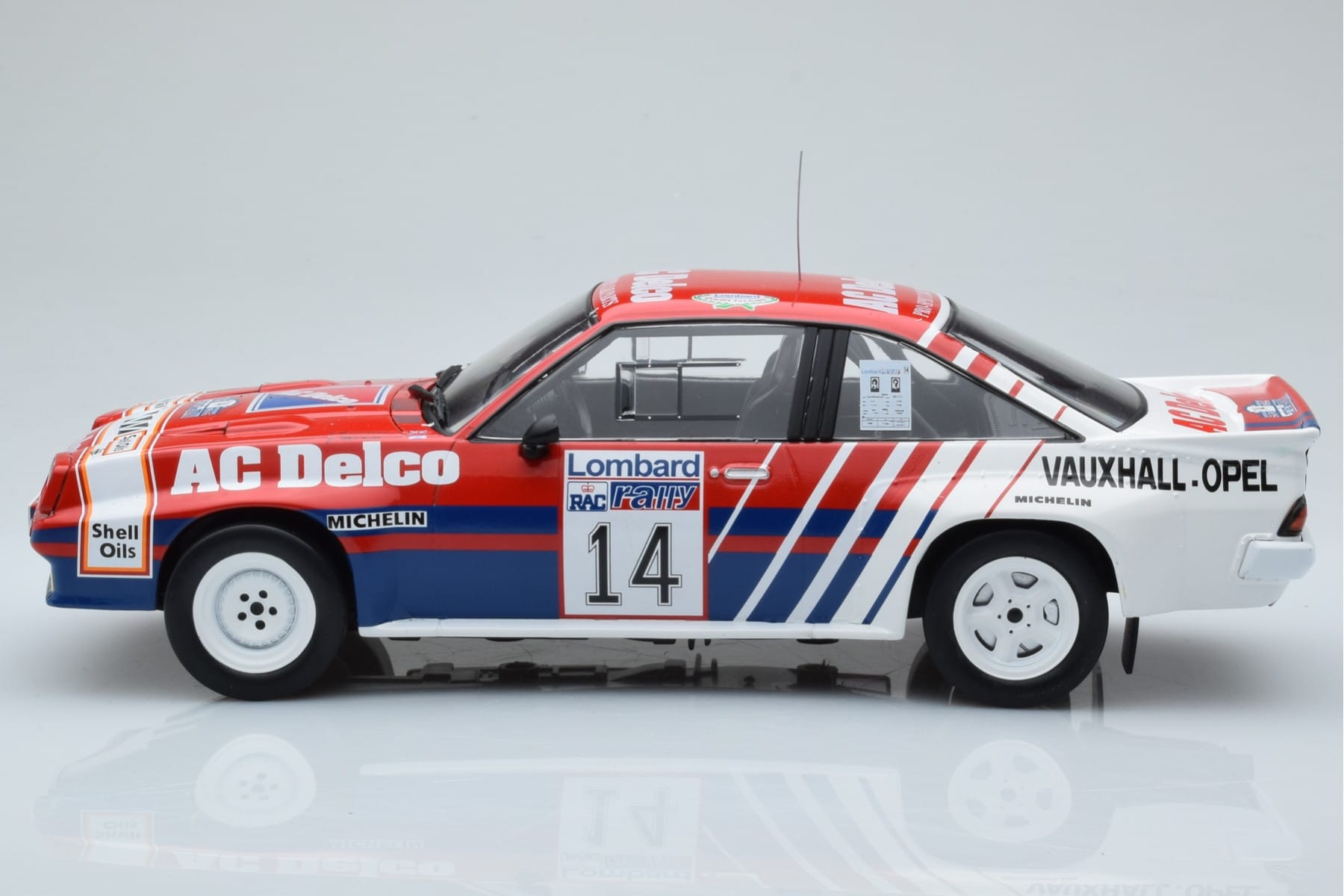 Opel Manta 400 #14 J. McRae / I. Grindrod RAC Rally 1985 IXO 1:18 18RMC098 Kov – obrázek 3 z 6
