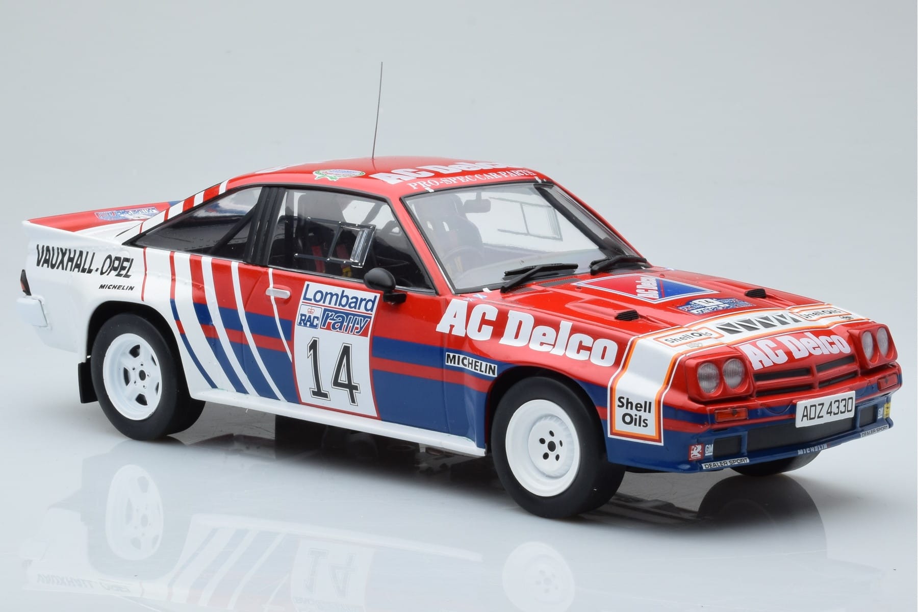 Opel Manta 400 #14 J. McRae / I. Grindrod RAC Rally 1985 IXO 1:18 18RMC098 Kov – obrázek 4 z 6