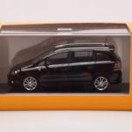 Opel Zafira B OPC Černý Minichamps 1:43 - image 4 of 4