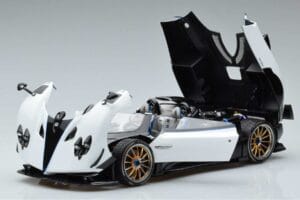 Pagani Zonda HP Barchetta Carbon Fiber Bílý LCD 1:18 LCD18009-WH Kov – obrázek 2 z 9