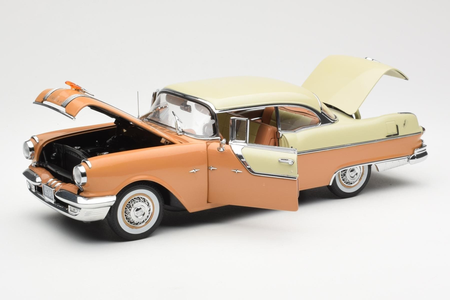 Pontiac Star Chief Hardtop Červený Bílý Sun Star 1:18 5043 Kov – obrázek 2 z 8