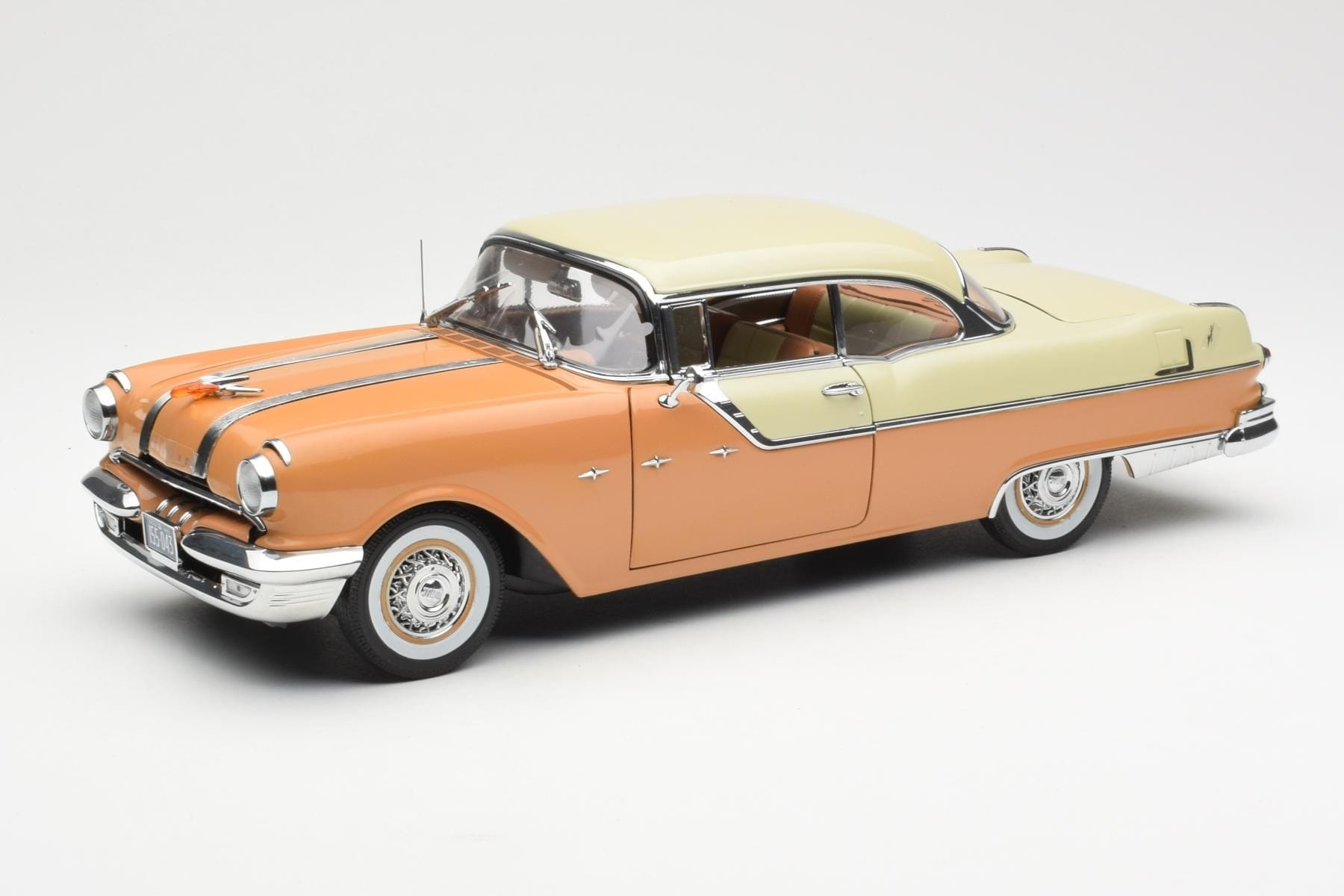 Pontiac Star Chief Hardtop Červený Bílý Sun Star 1:18 5043 Kov