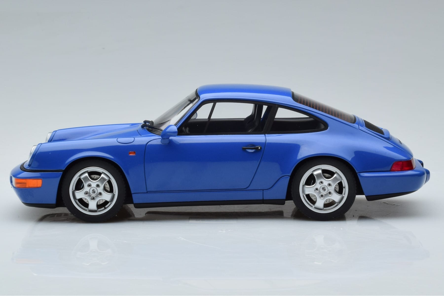 Porsche 911 964 Carrera RS 3.6 Modrý GT Spirit 1:18 GT887 Pryskyřice – obrázek 3 z 6