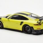 Porsche 911 991.2 GT2 RS Světle Zelený S Černými Magnéziovými Koly Minichamps 1:18 - image 5 of 6